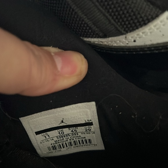 mens used jordans black and white and red in men’s 11- no box - Picture 5 of 9